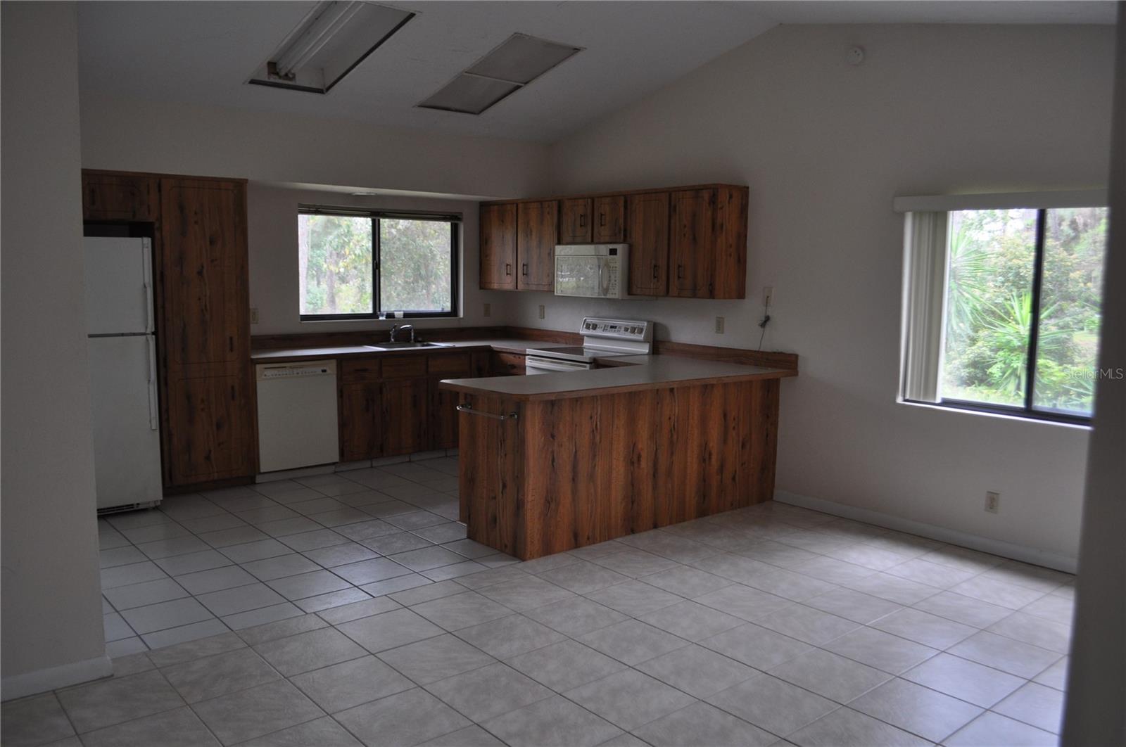 127 Persimmon Dr Property Photo 3