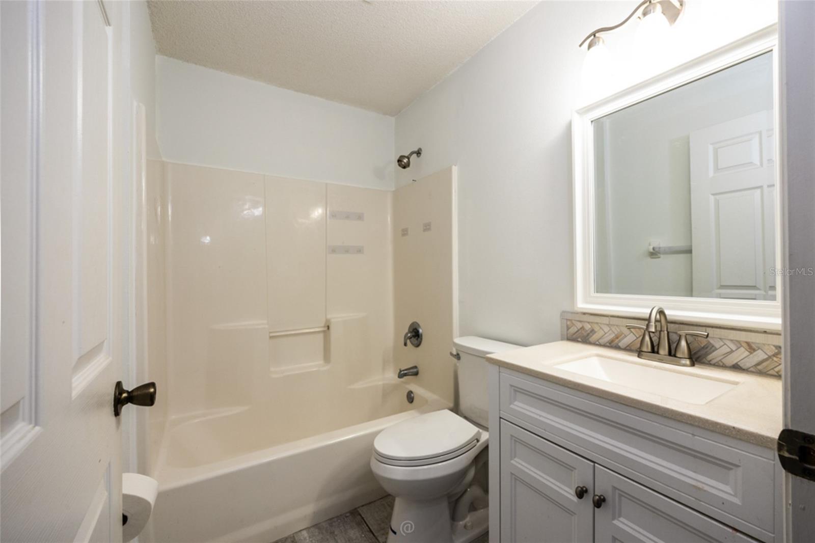11 Lancaster Ln Property Photo 22