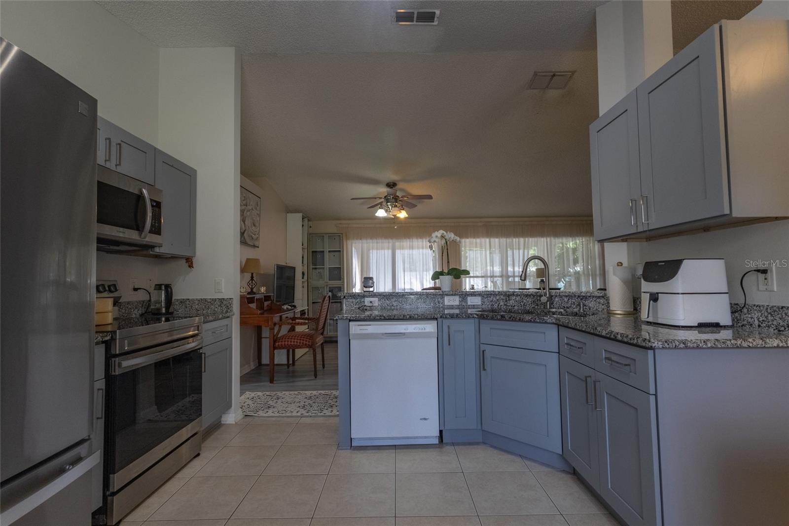 14 Ethel Ln Property Photo 6