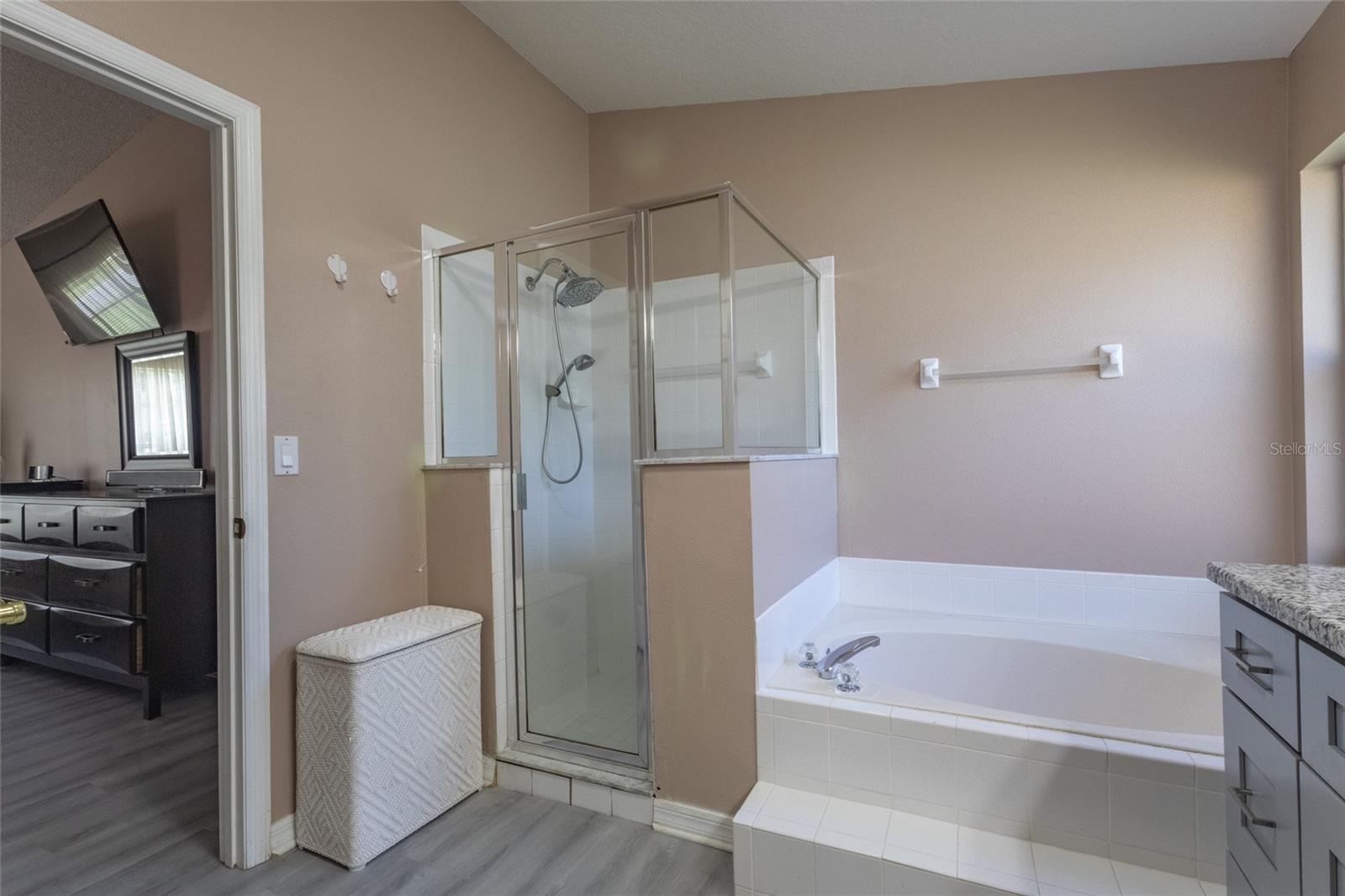 14 Ethel Ln Property Photo 13