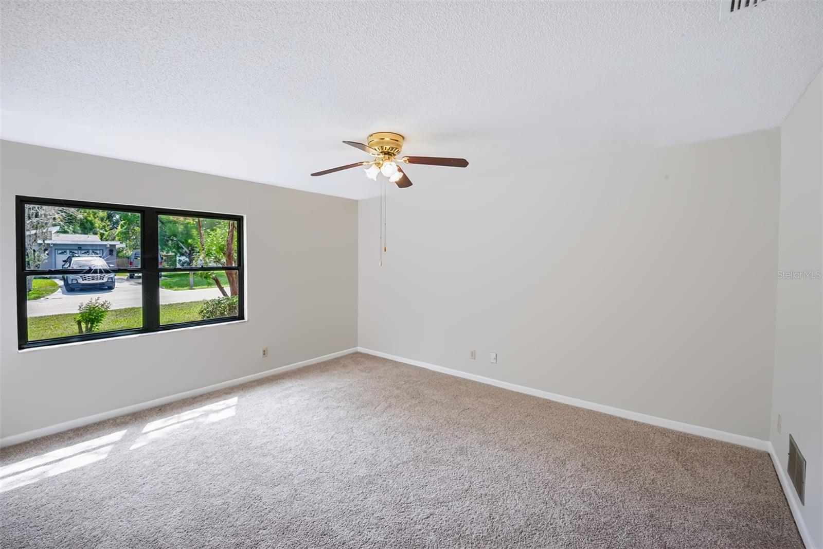 83 Farragut Dr Property Photo 36