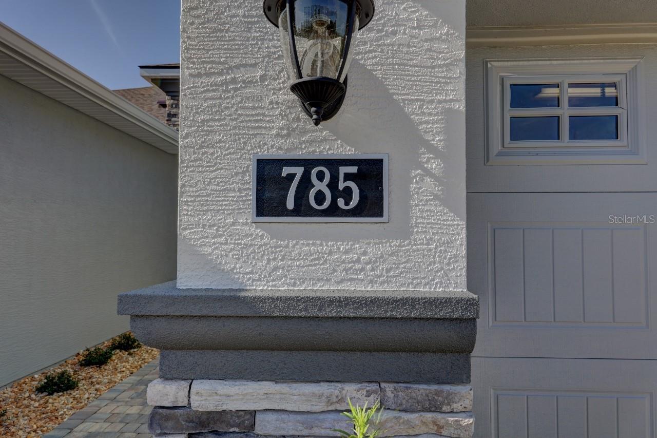 785 Aldenham Ln Property Photo 2