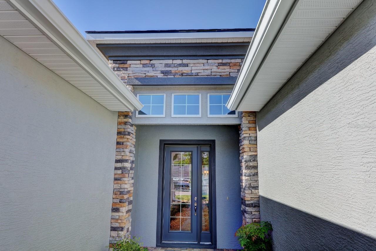 785 Aldenham Ln Property Photo 3