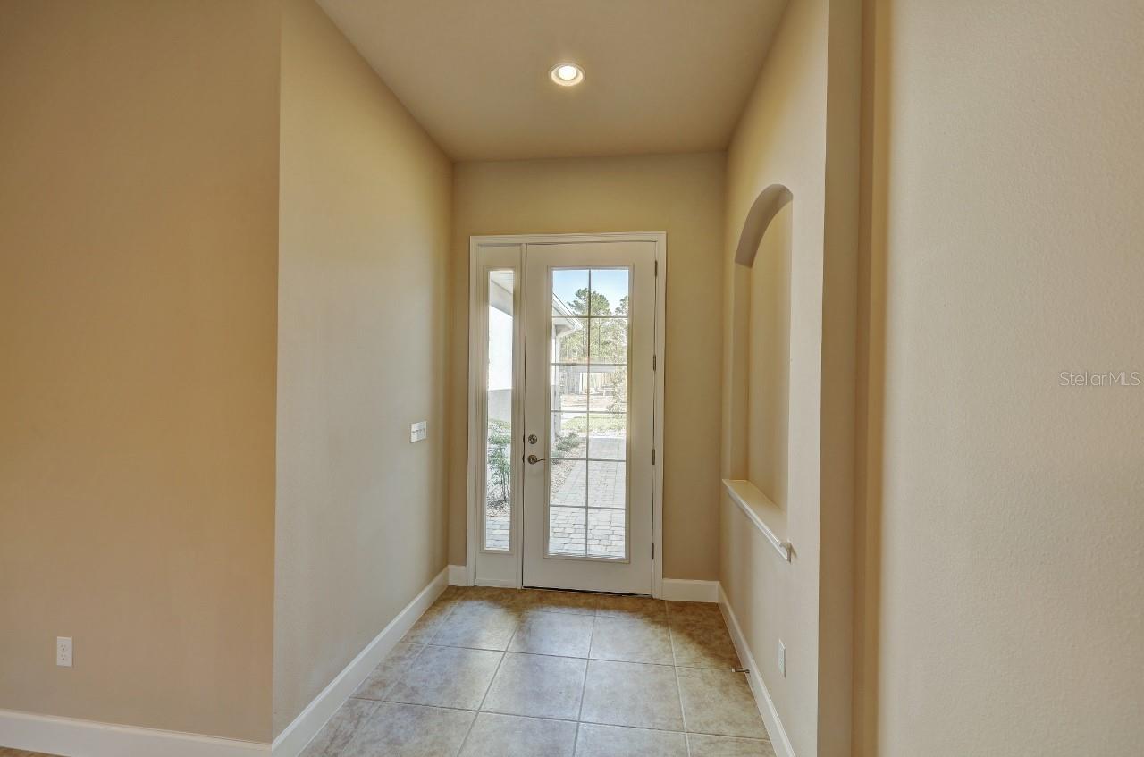 785 Aldenham Ln Property Photo 4