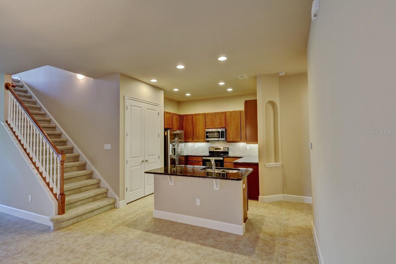 785 Aldenham Ln Property Photo 5