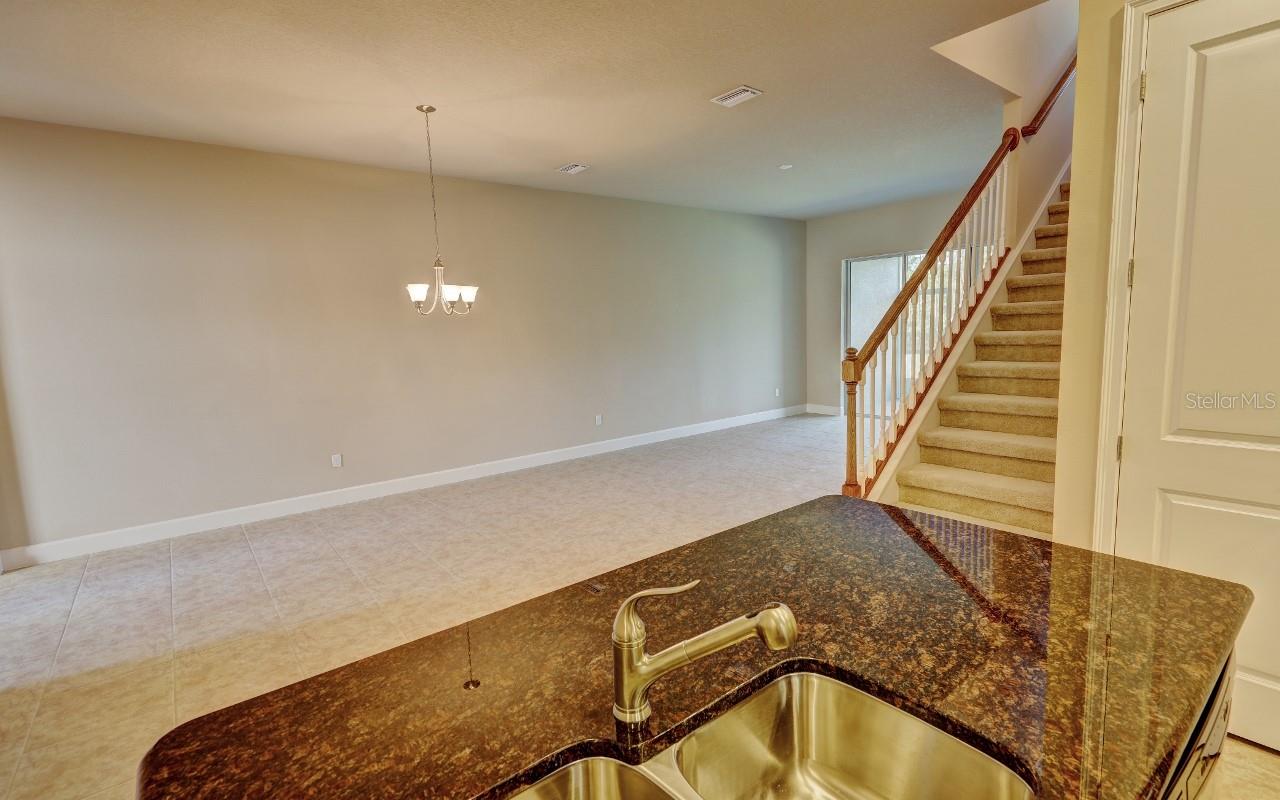 785 Aldenham Ln Property Photo 9