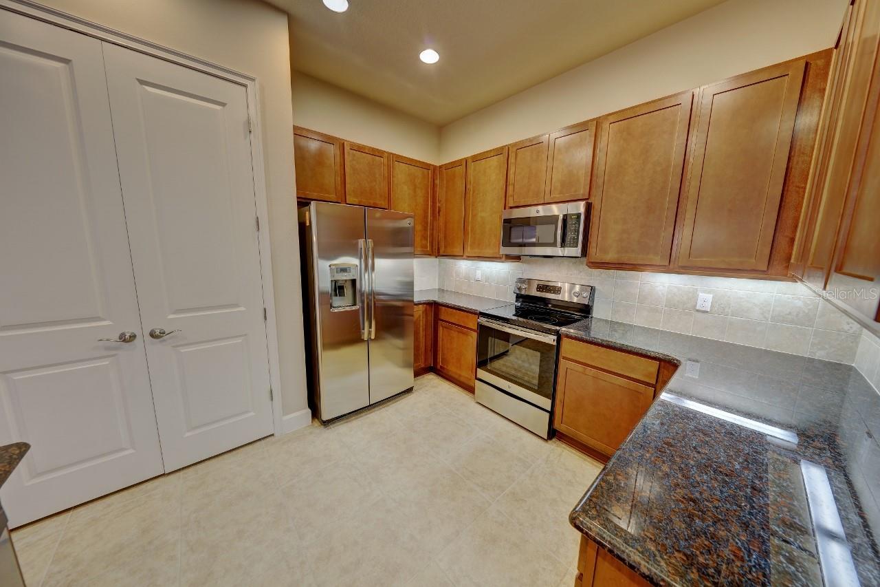 785 Aldenham Ln Property Photo 10