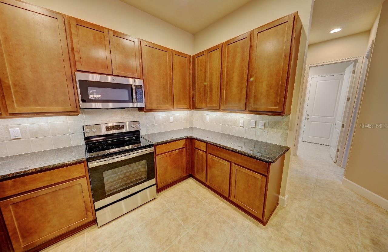 785 Aldenham Ln Property Photo 11