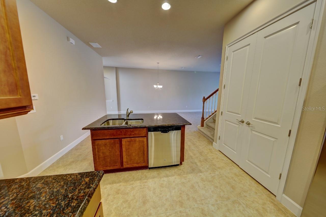 785 Aldenham Ln Property Photo 12