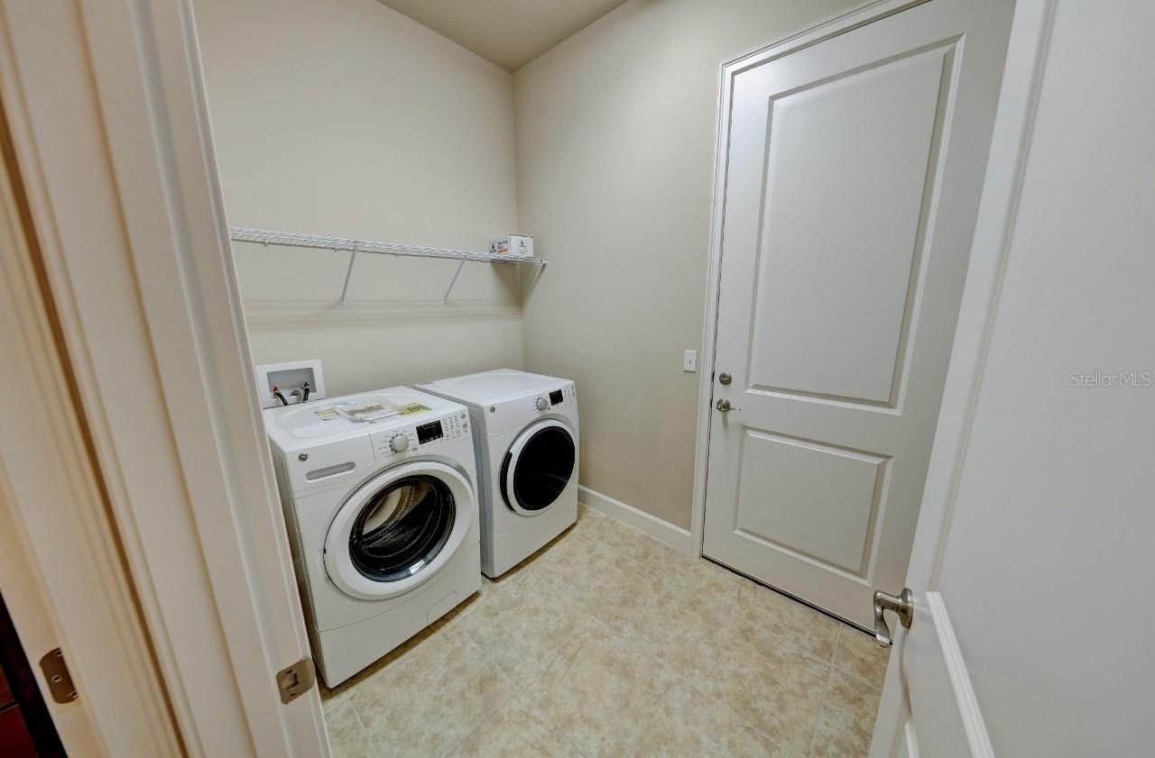 785 Aldenham Ln Property Photo 14