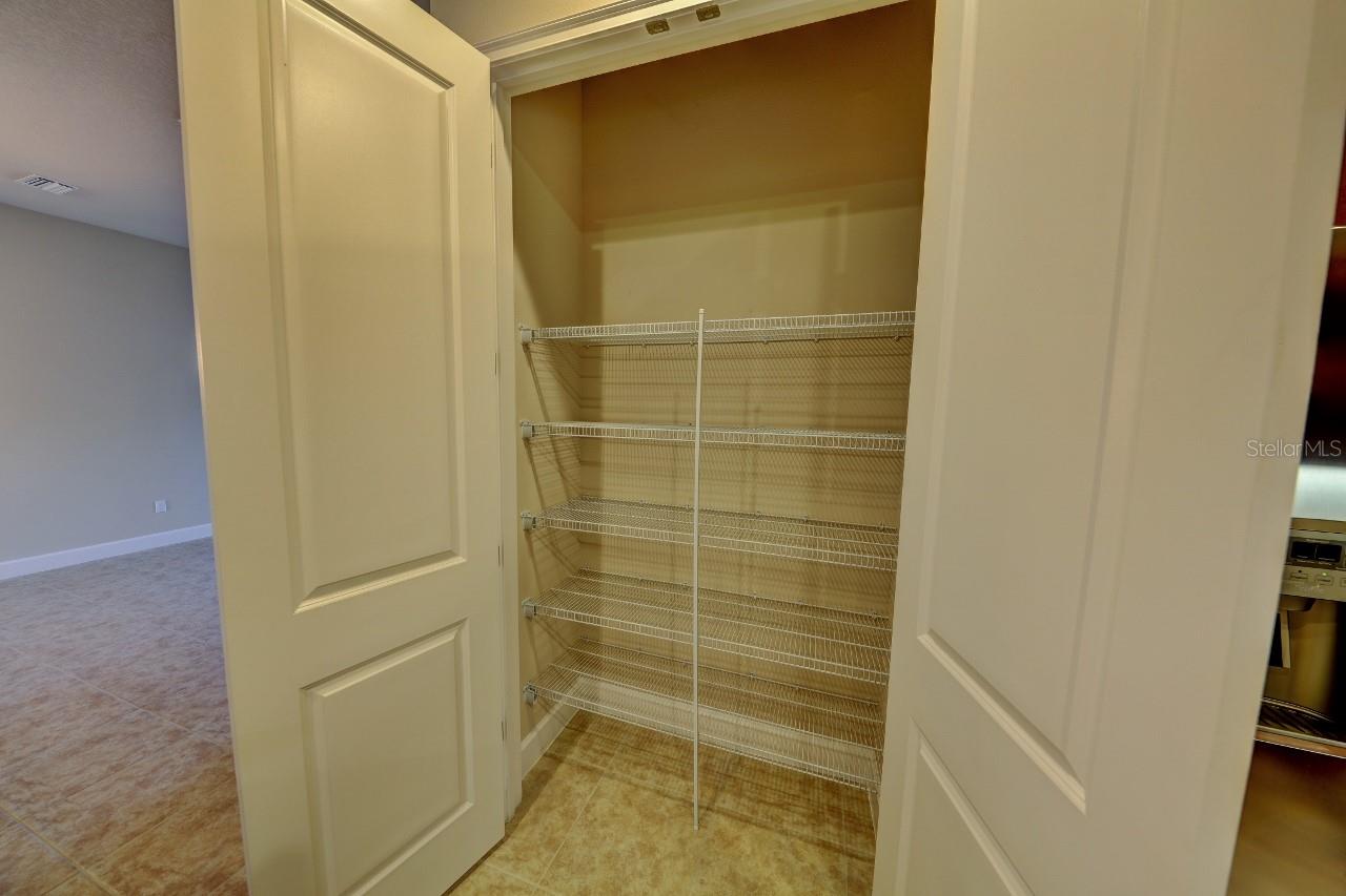 785 Aldenham Ln Property Photo 17