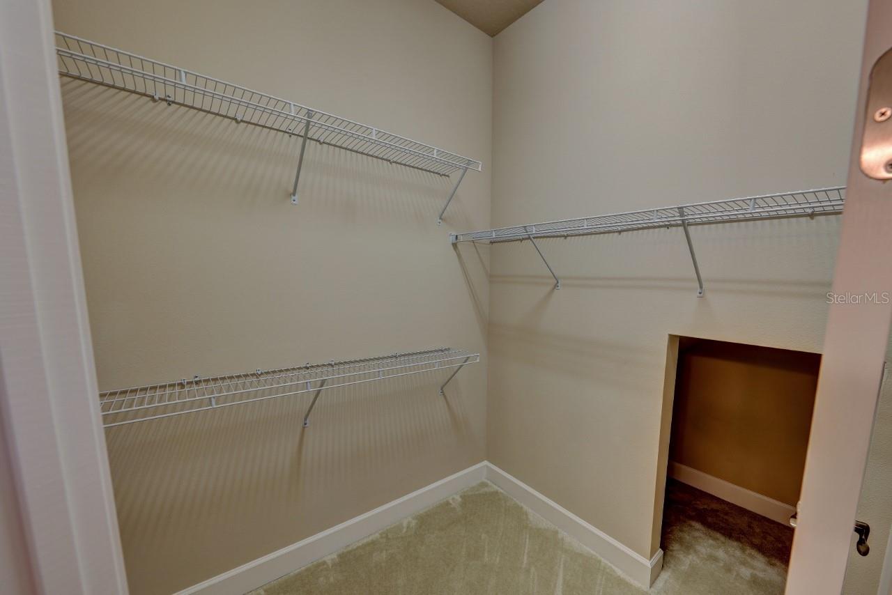 785 Aldenham Ln Property Photo 24