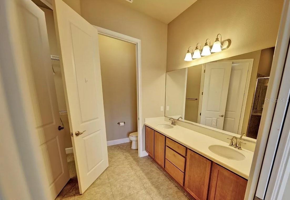 814 Aldenham Ln Property Photo 5