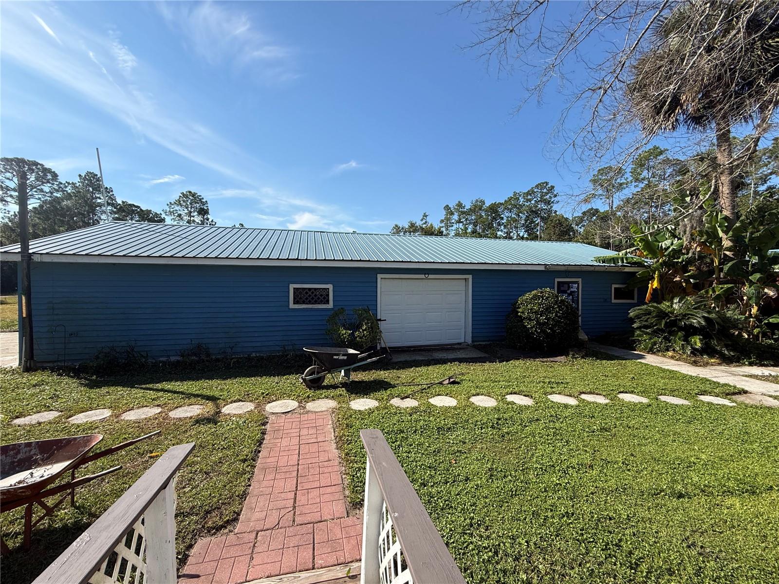 1844 Papaya St Property Photo 12