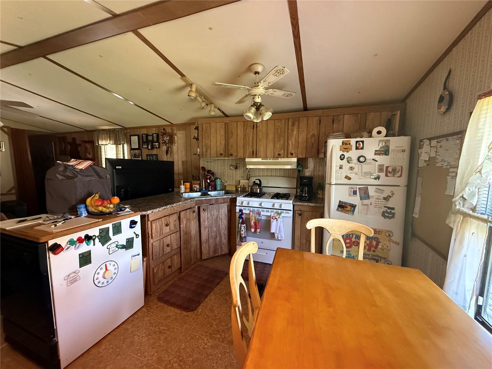 1844 Papaya St Property Photo 17