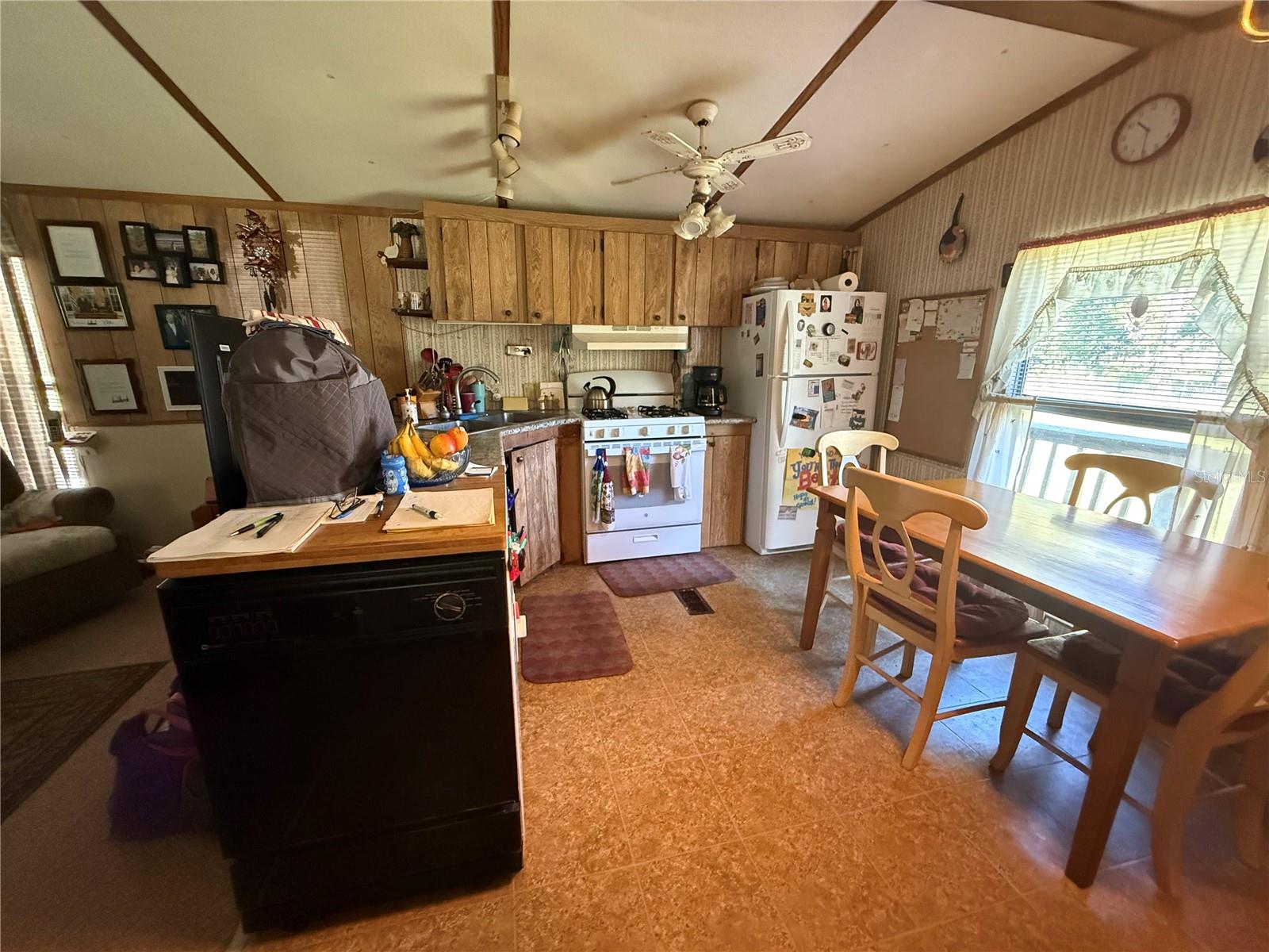 1844 Papaya St Property Photo 18
