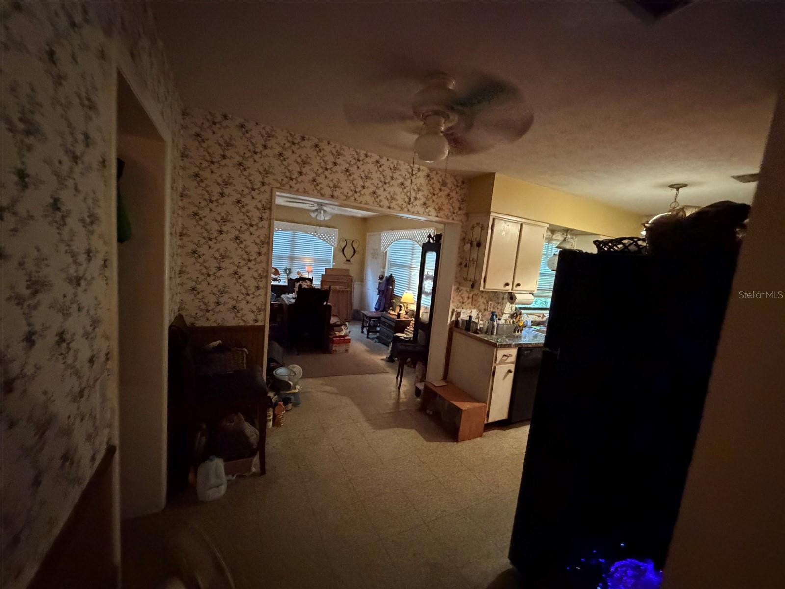 2475 Seaway St Property Photo 5