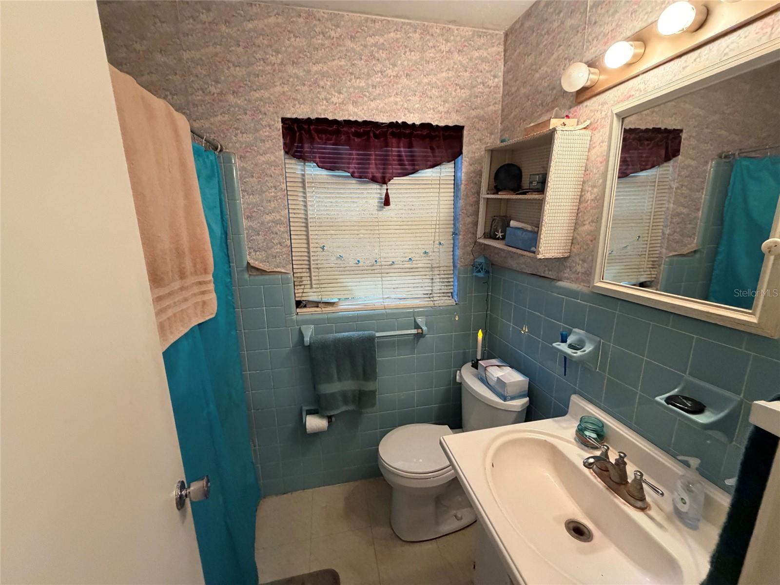 2475 Seaway St Property Photo 12