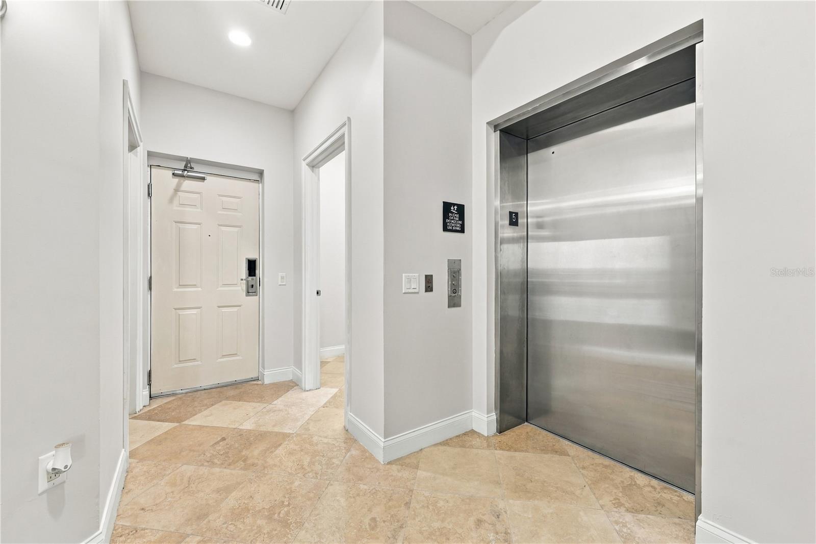 200 Ocean Crest Dr #542 Property Photo 8