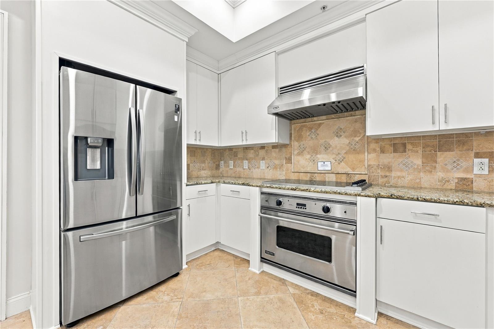 200 Ocean Crest Dr #542 Property Photo 19