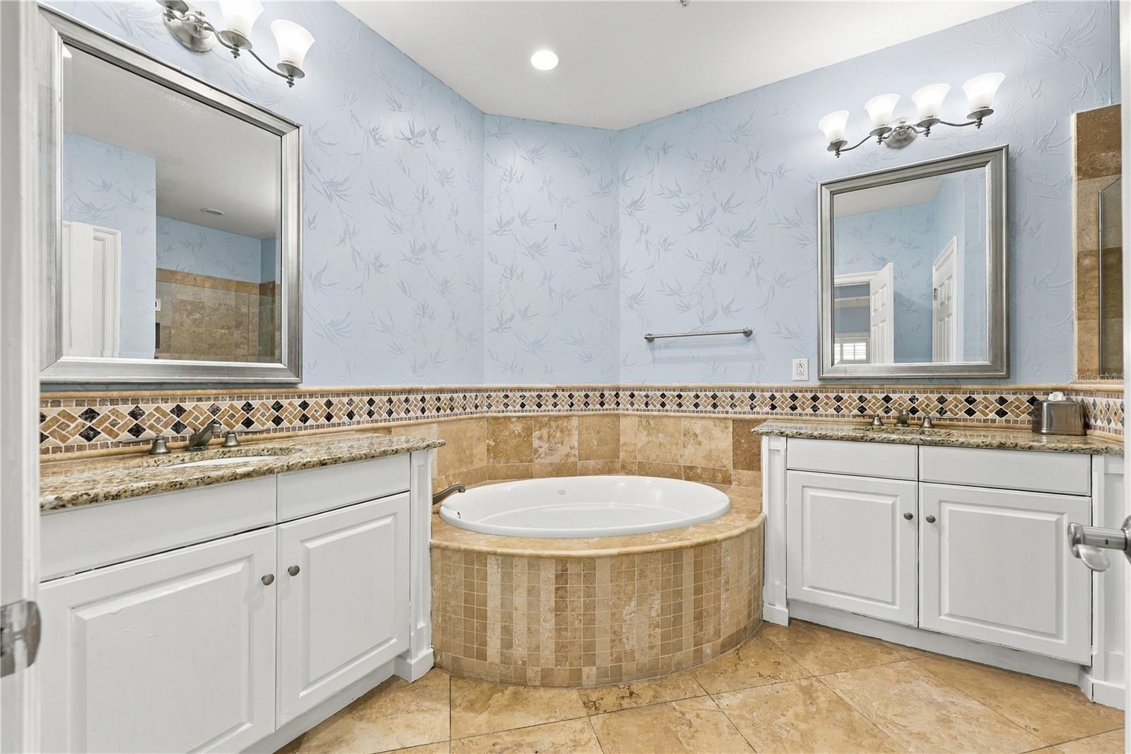 200 Ocean Crest Dr #542 Property Photo 23