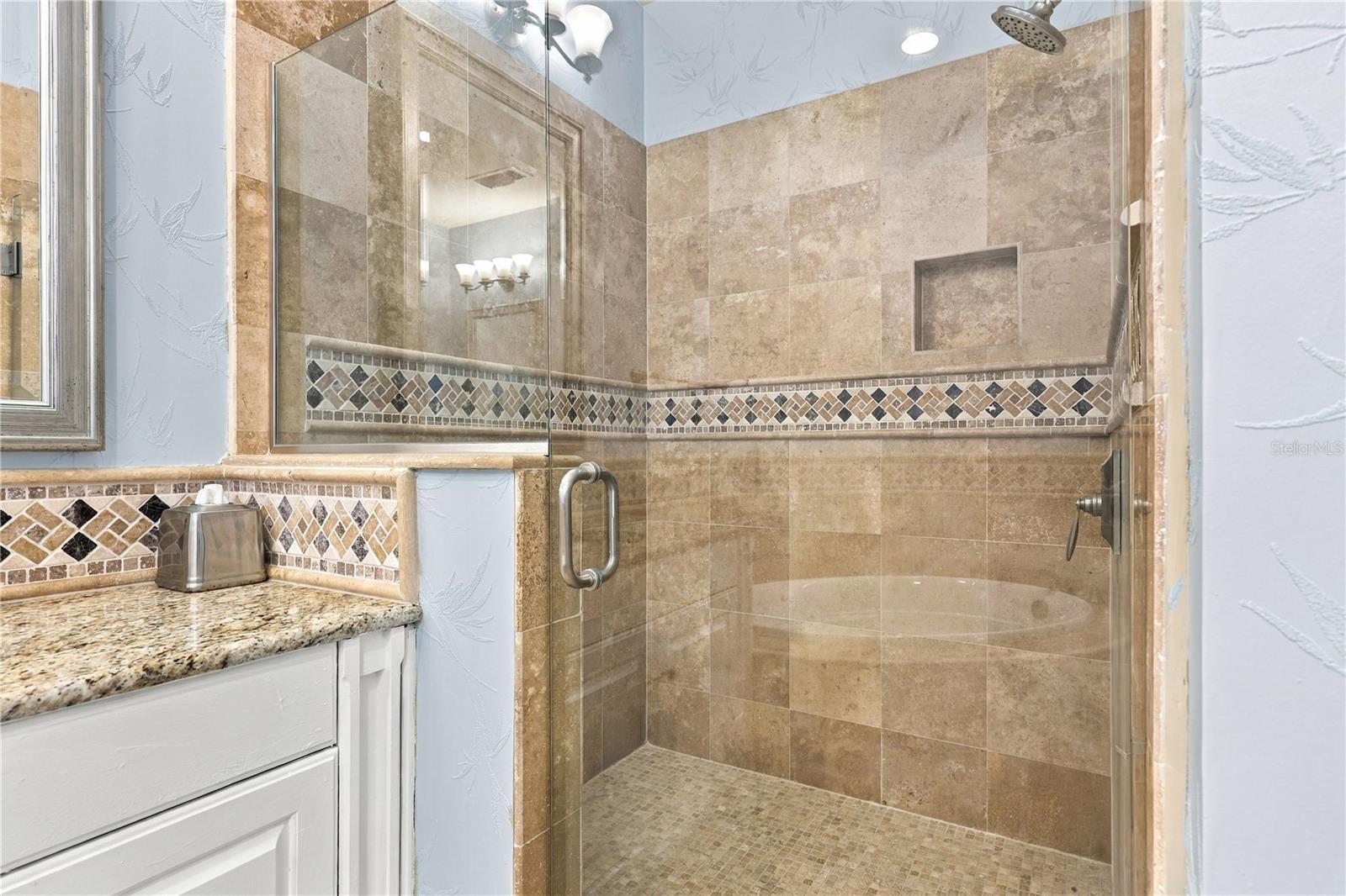 200 Ocean Crest Dr #542 Property Photo 25