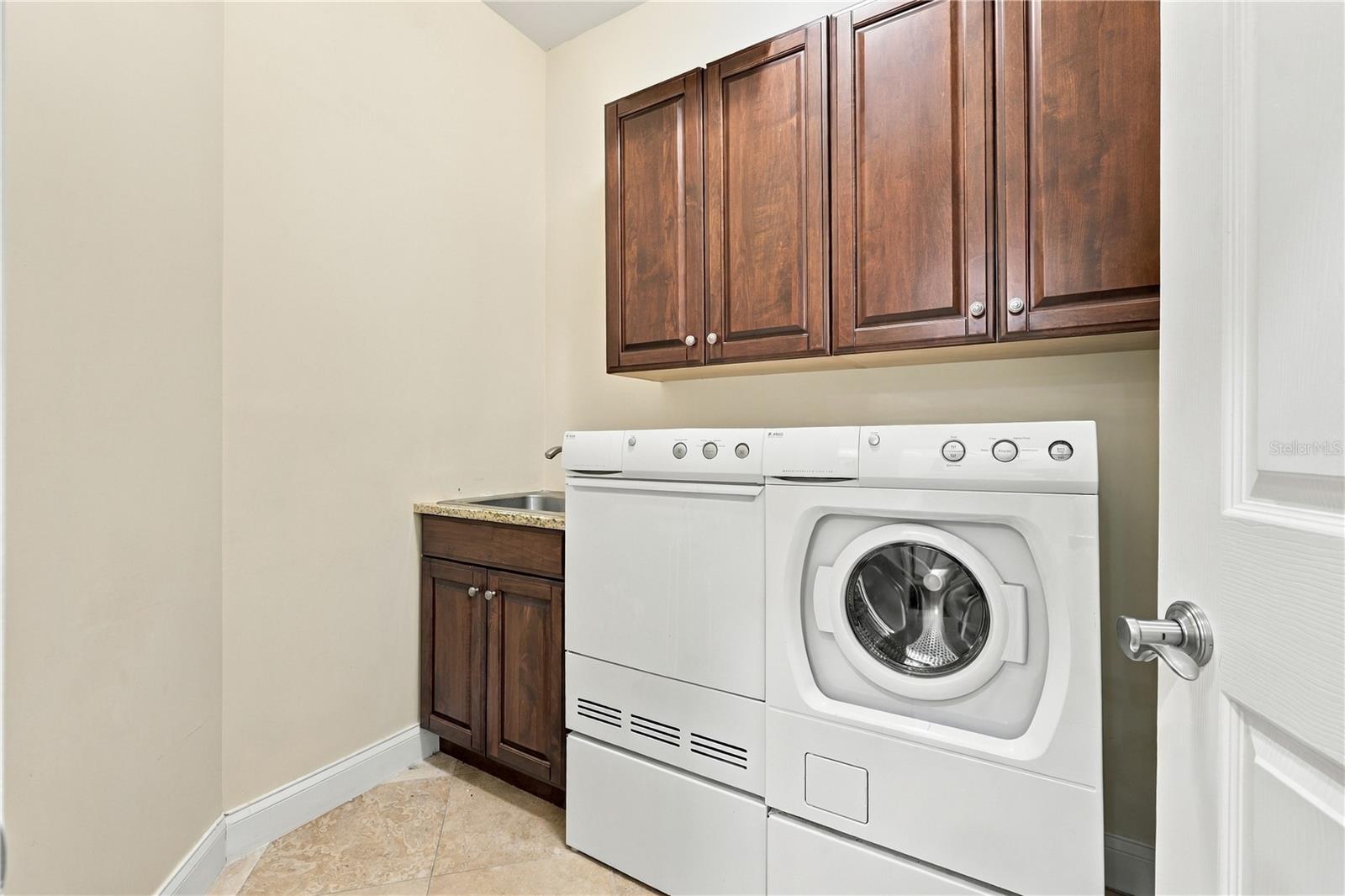 200 Ocean Crest Dr #542 Property Photo 36