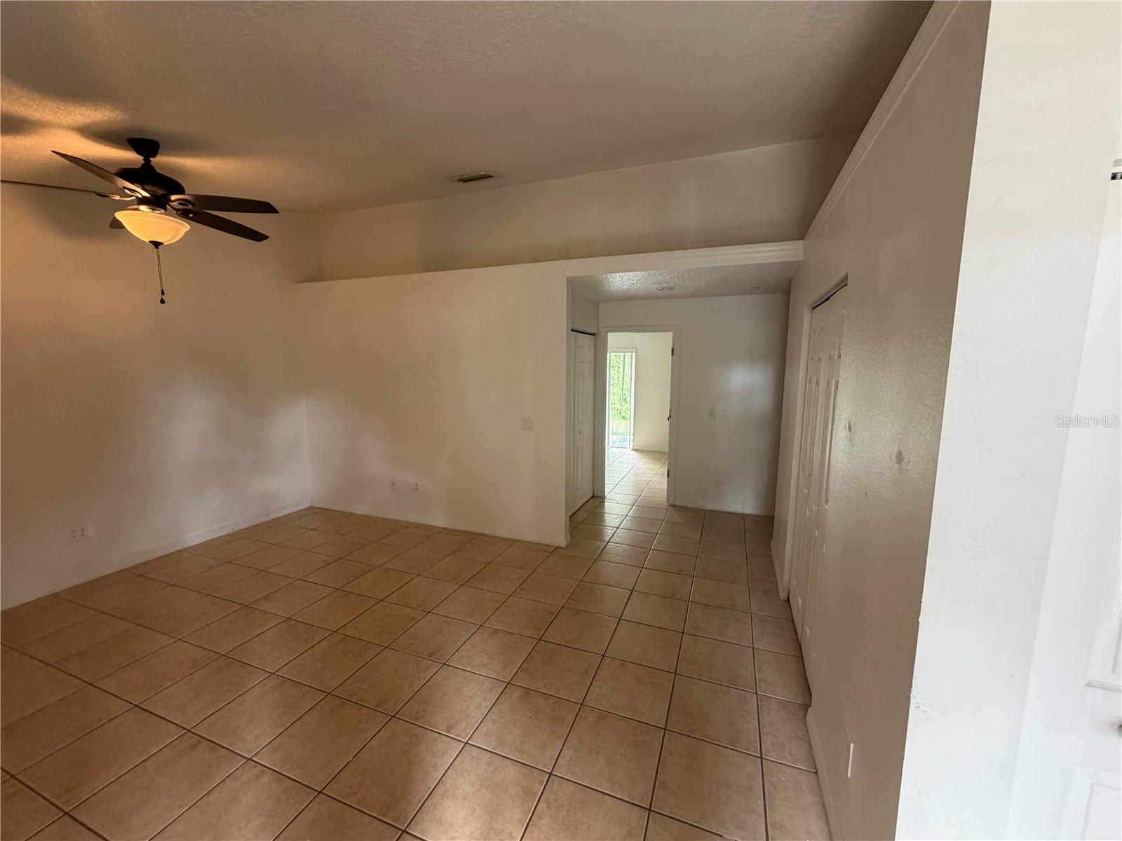 1050 6th St #b Property Photo 3