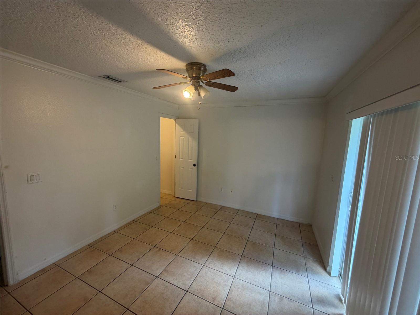 1050 6th St #b Property Photo 9