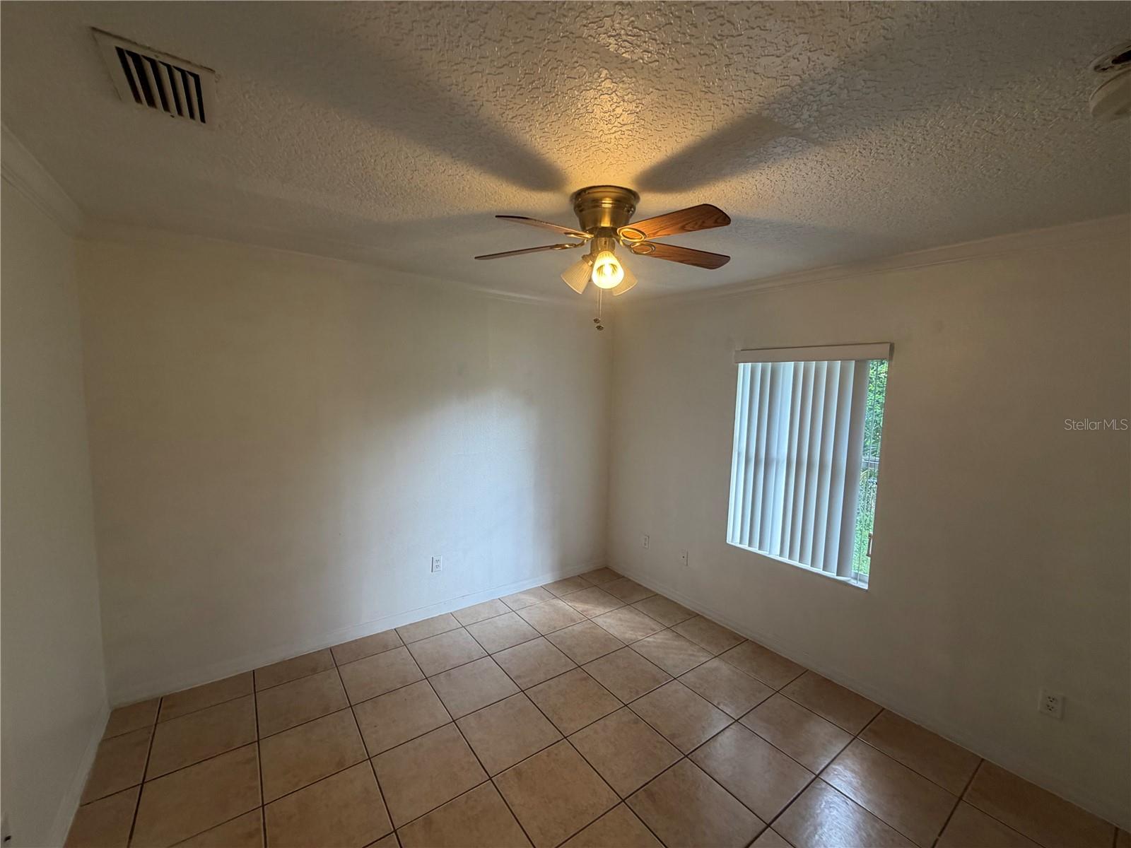 1050 6th St #b Property Photo 11