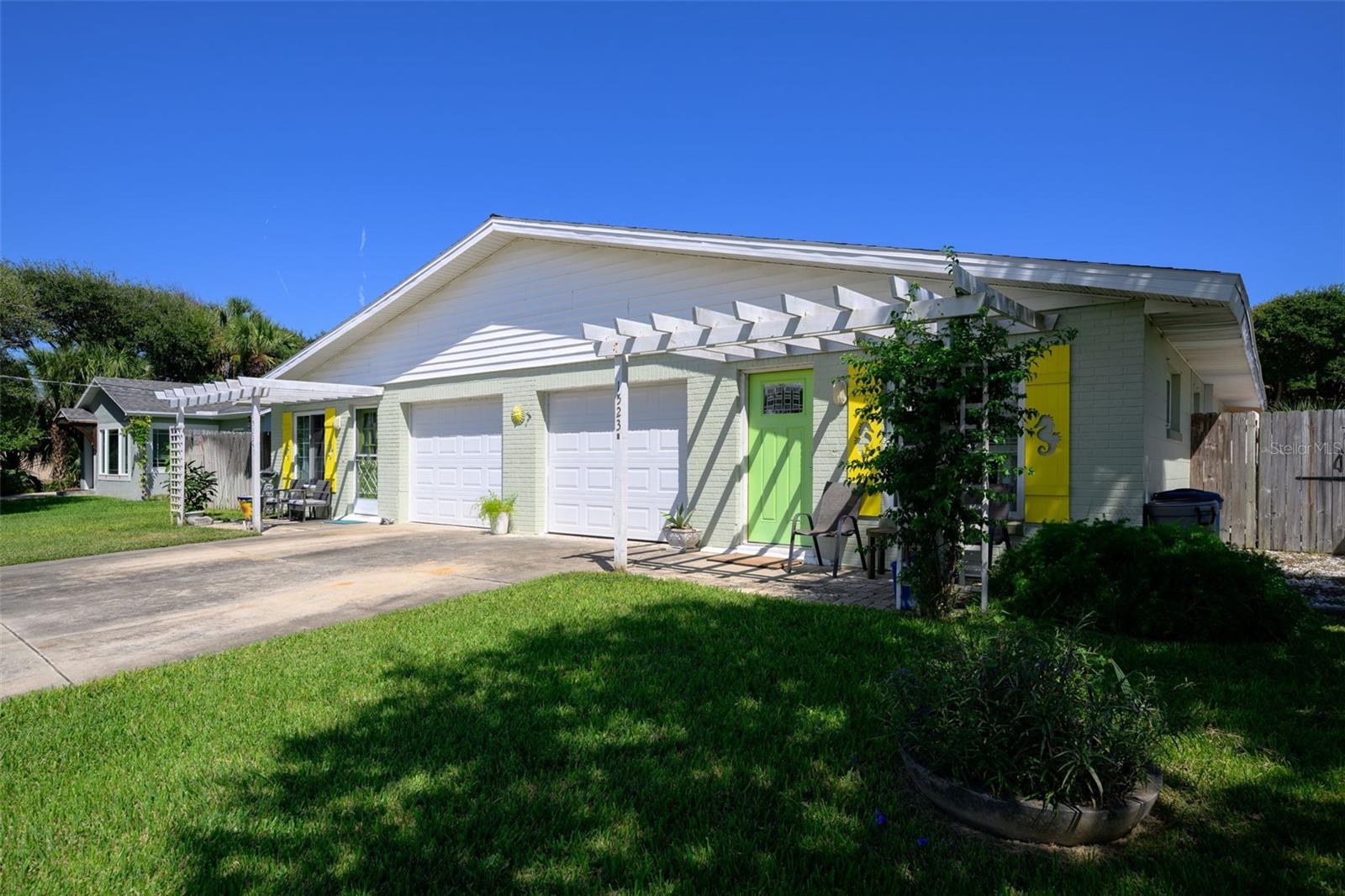 1523 S Daytona Ave Property Photo 2