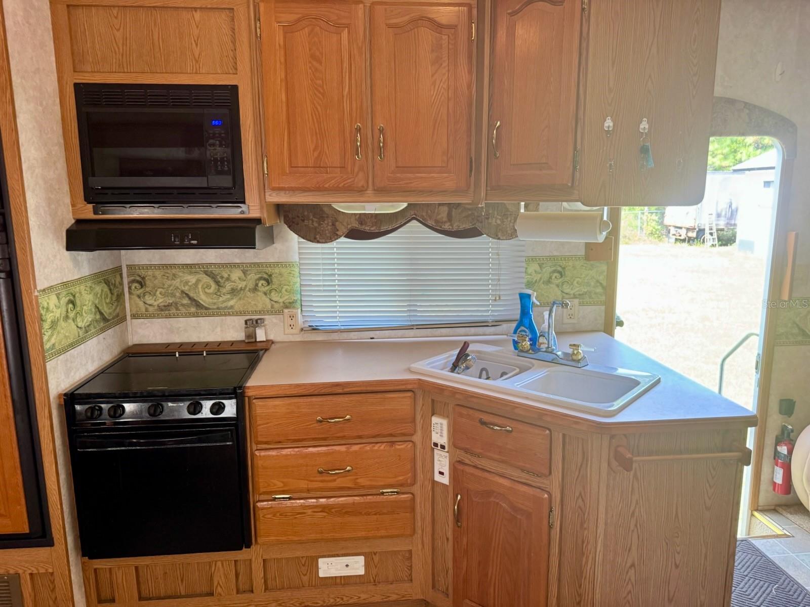 1542 Beech Blvd Property Photo 6