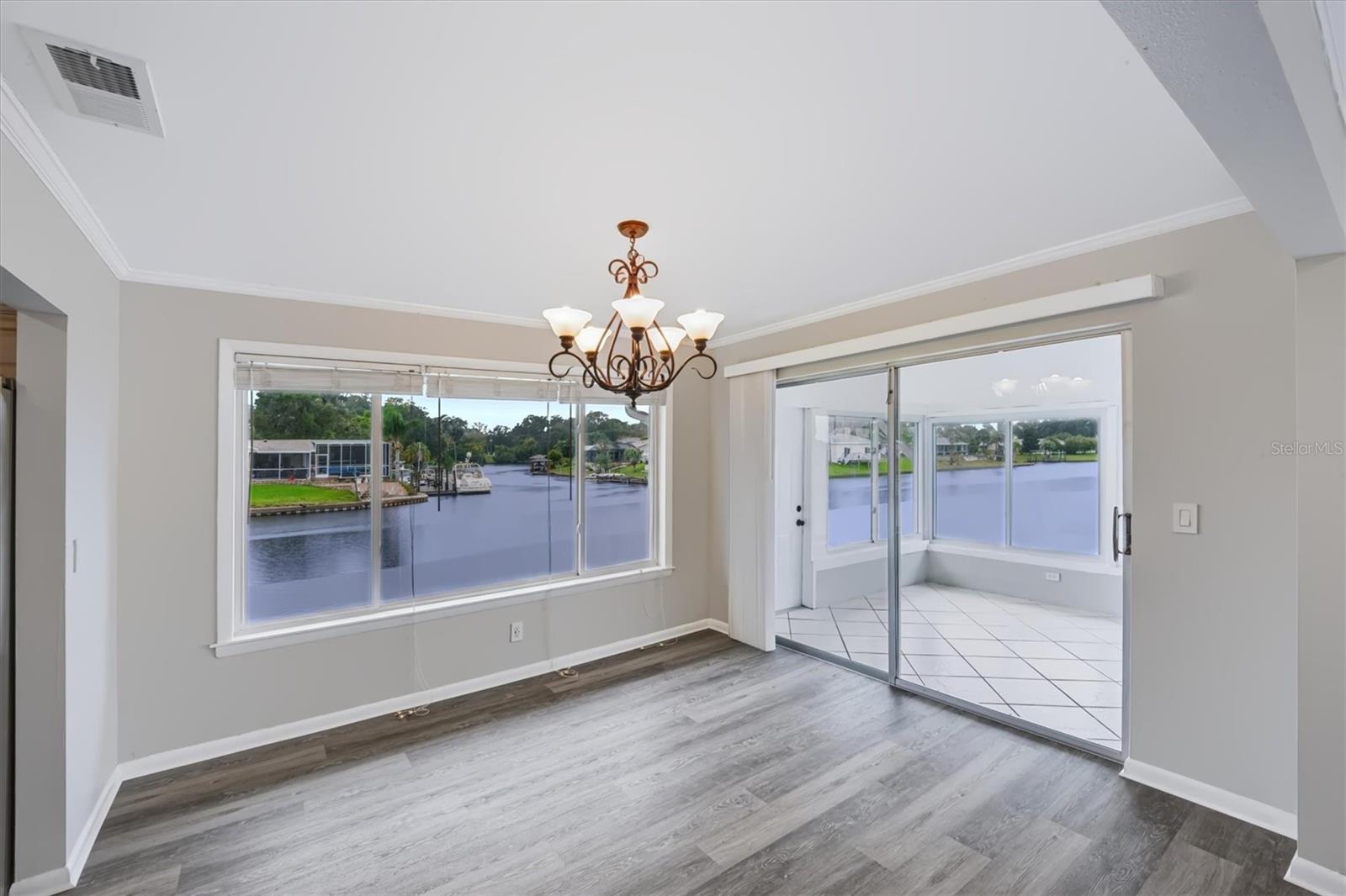 9 Castle Ct Property Photo 39