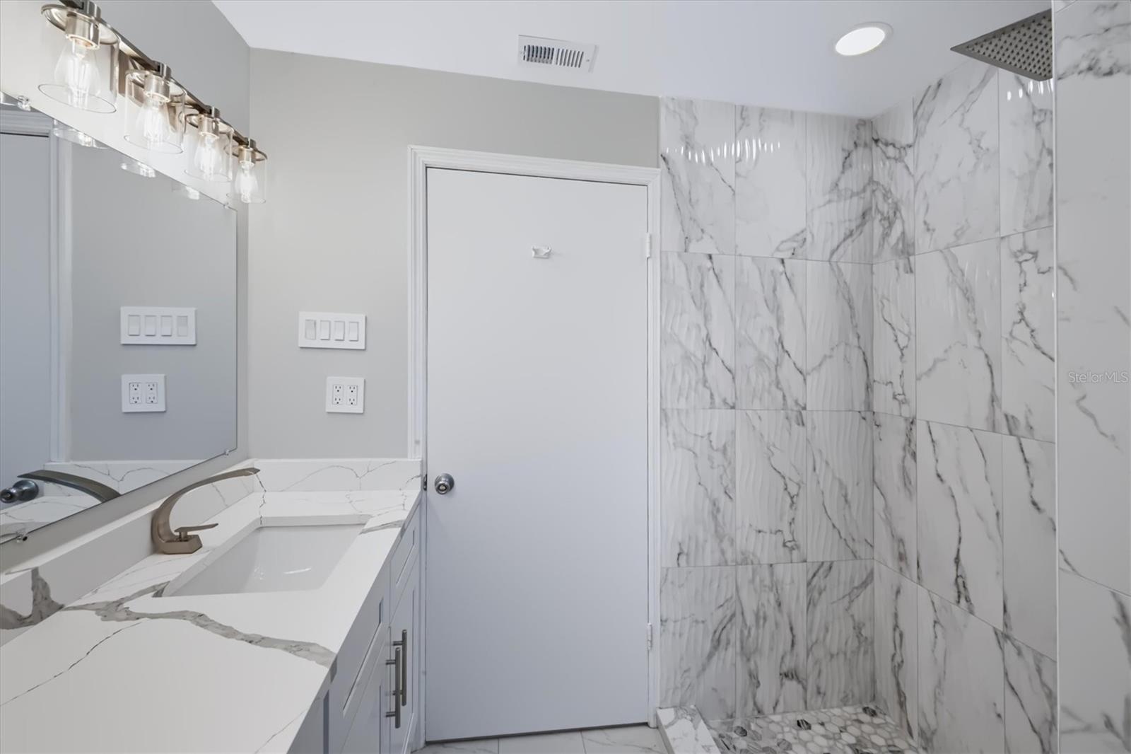 9 Castle Ct Property Photo 50