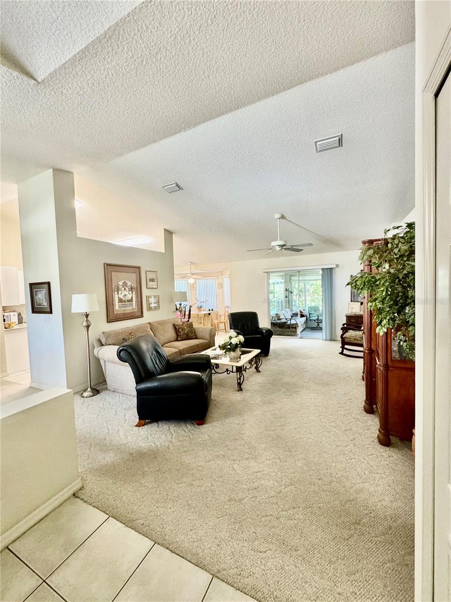 3 Felwood Ln Property Photo 2