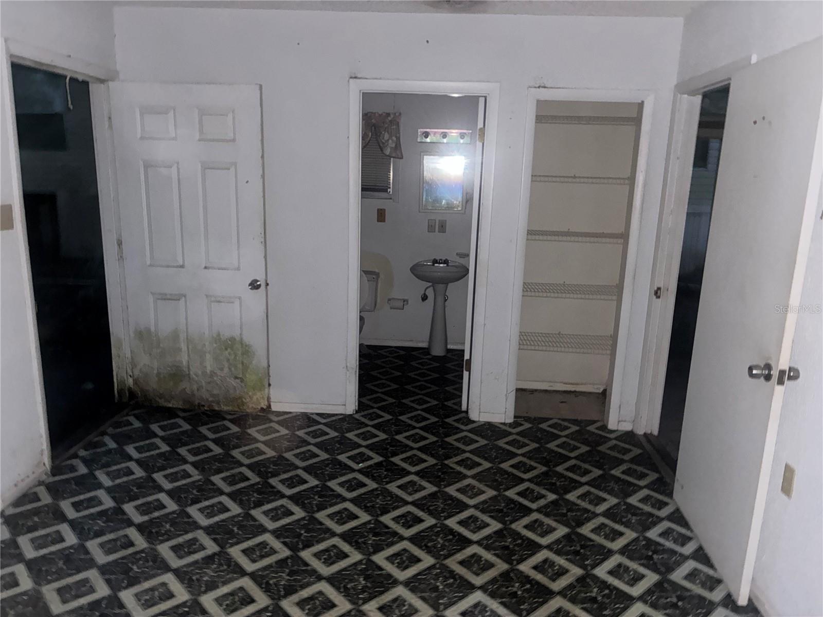 55616 Lee St Property Photo 6