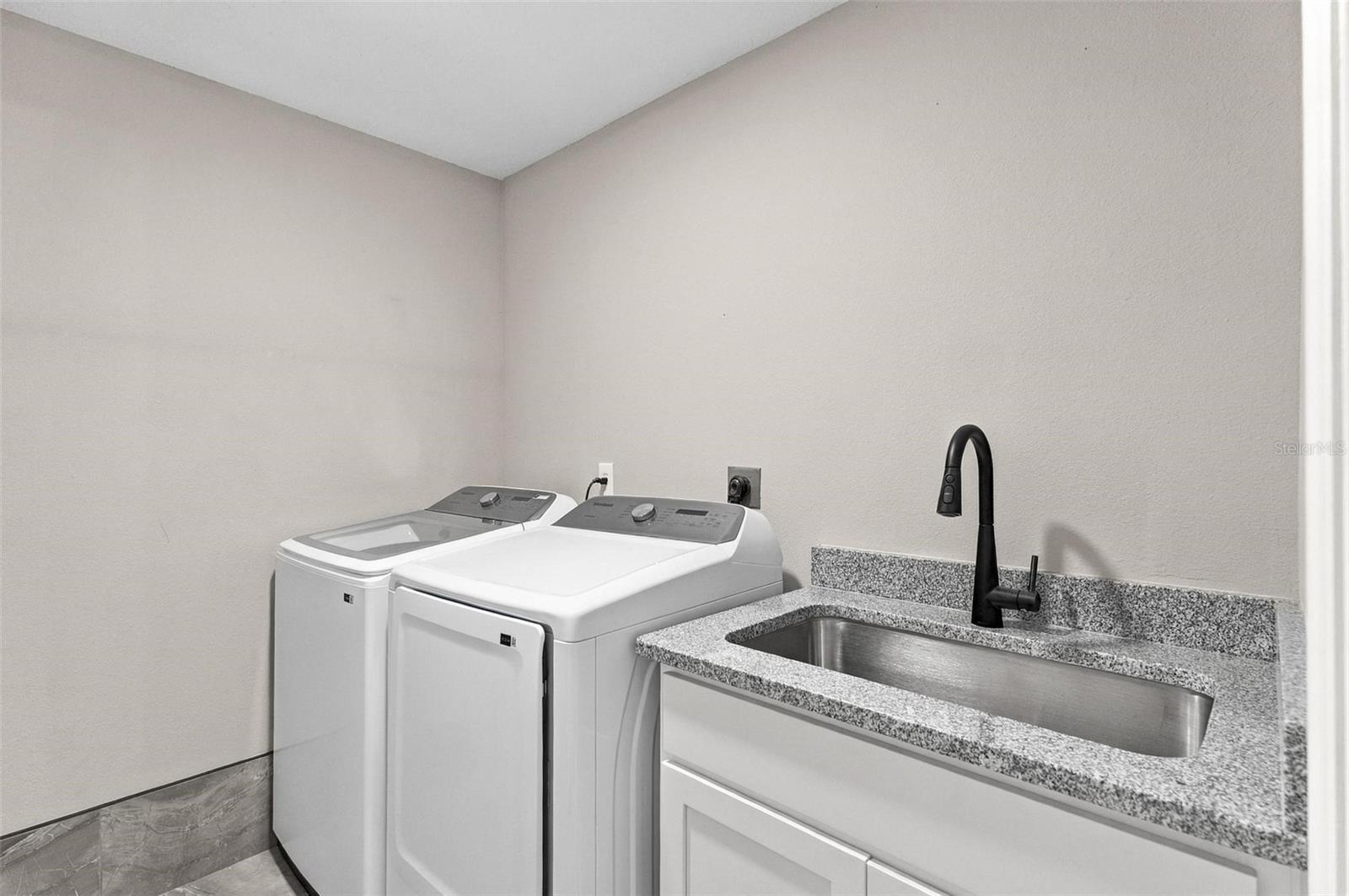 9 Empire Ln Property Photo 36