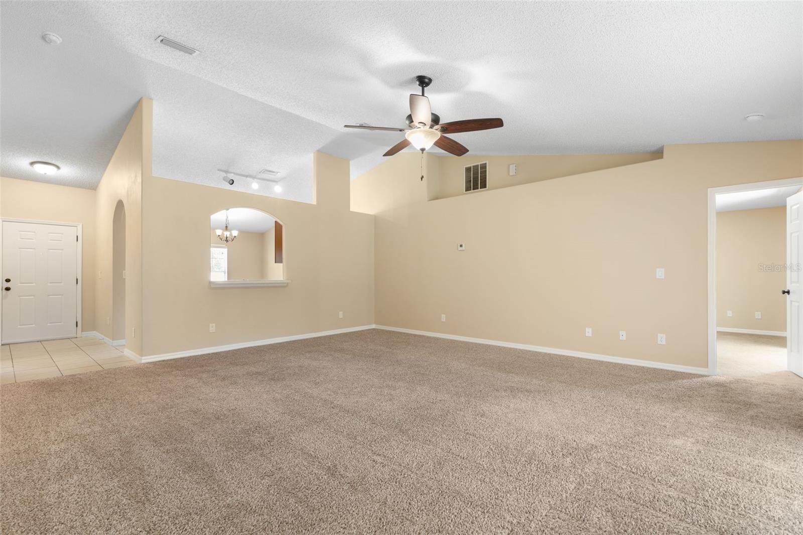46 Rickenbacker Dr Property Photo 4