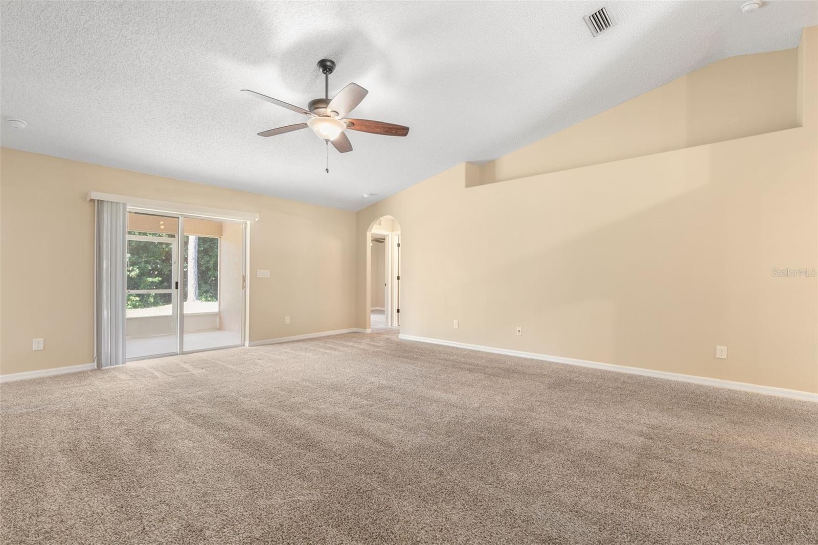 46 Rickenbacker Dr Property Photo 6