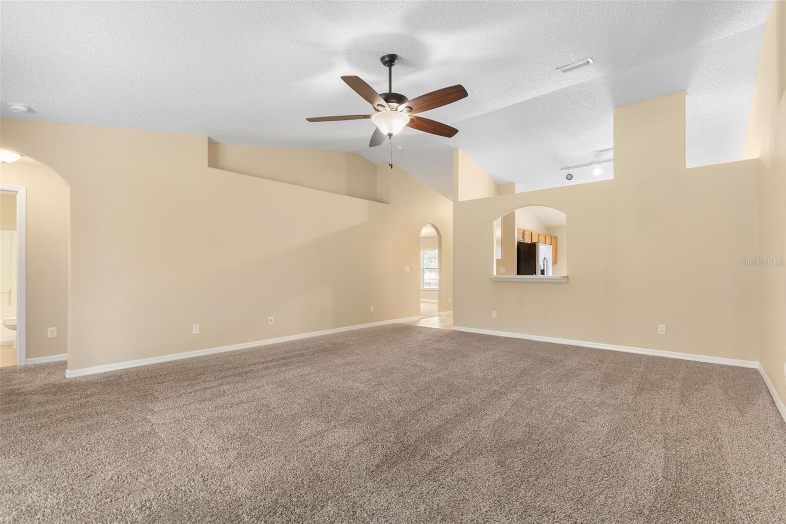 46 Rickenbacker Dr Property Photo 7
