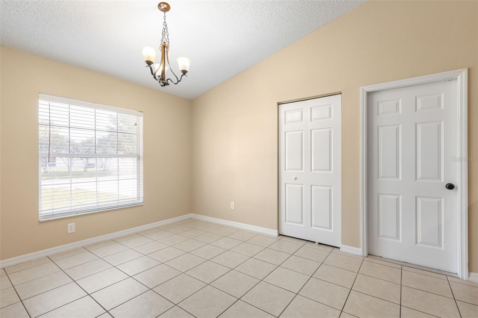 46 Rickenbacker Dr Property Photo 11