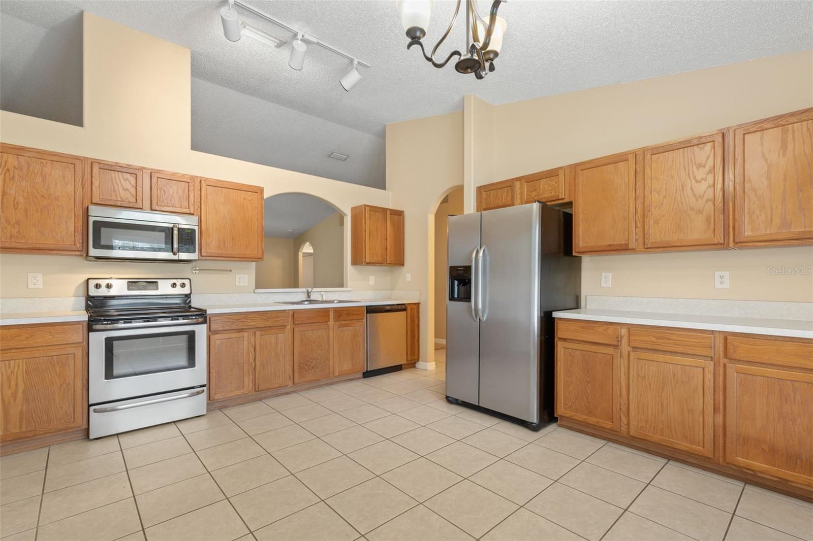 46 Rickenbacker Dr Property Photo 14