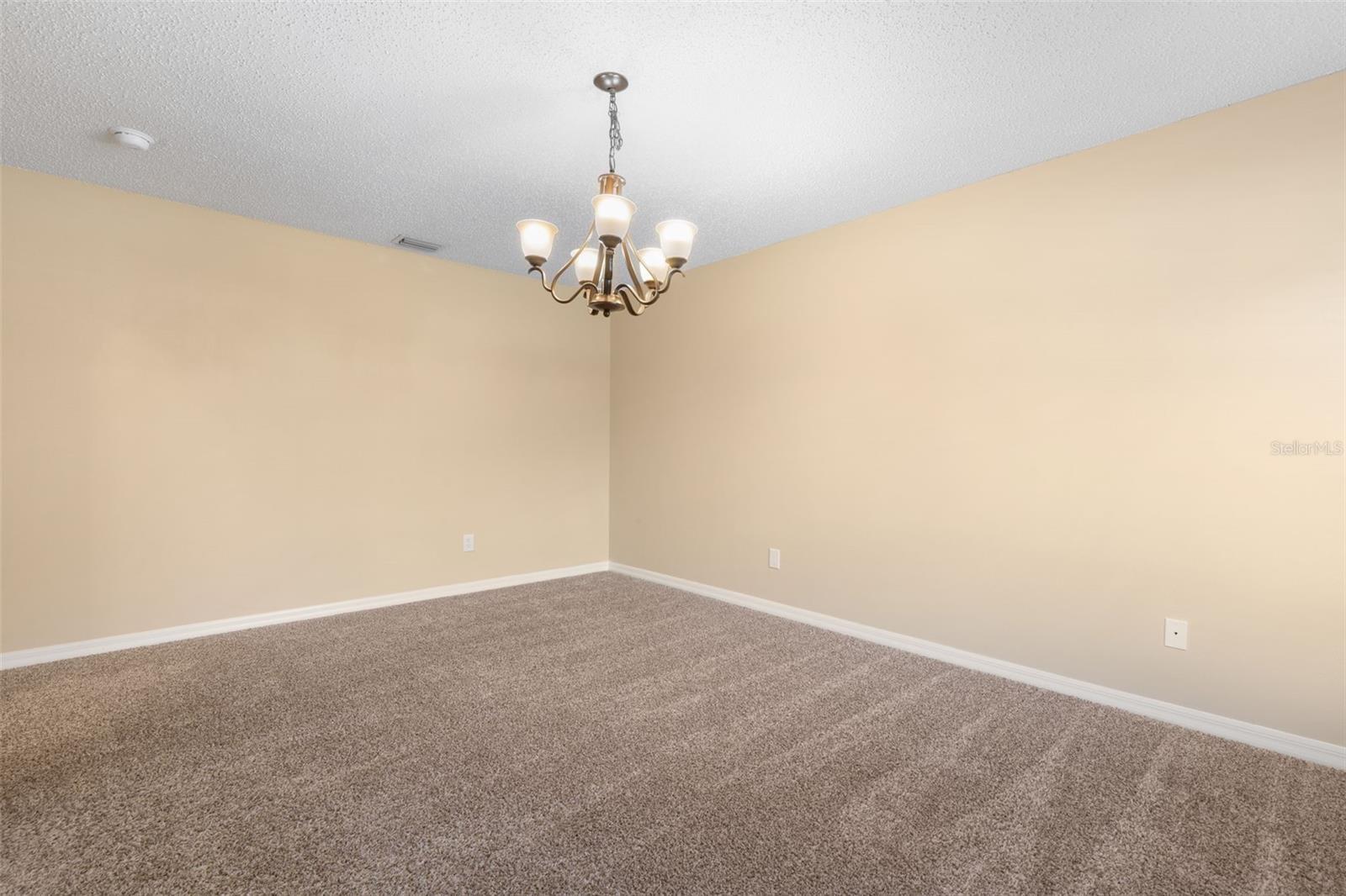 46 Rickenbacker Dr Property Photo 18