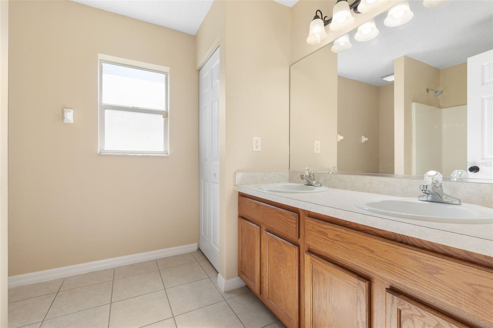 46 Rickenbacker Dr Property Photo 22