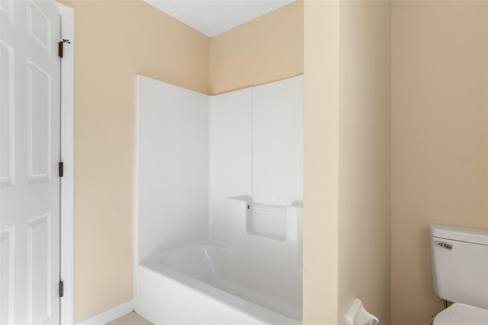 46 Rickenbacker Dr Property Photo 24
