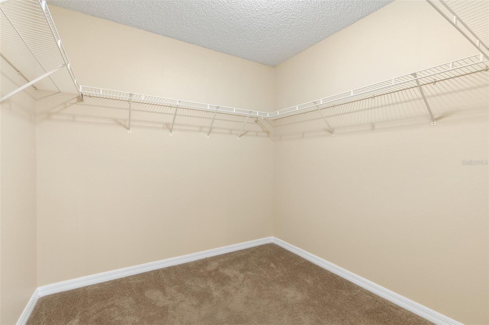 46 Rickenbacker Dr Property Photo 25