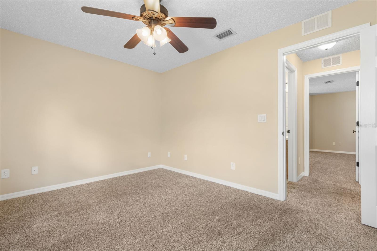 46 Rickenbacker Dr Property Photo 31