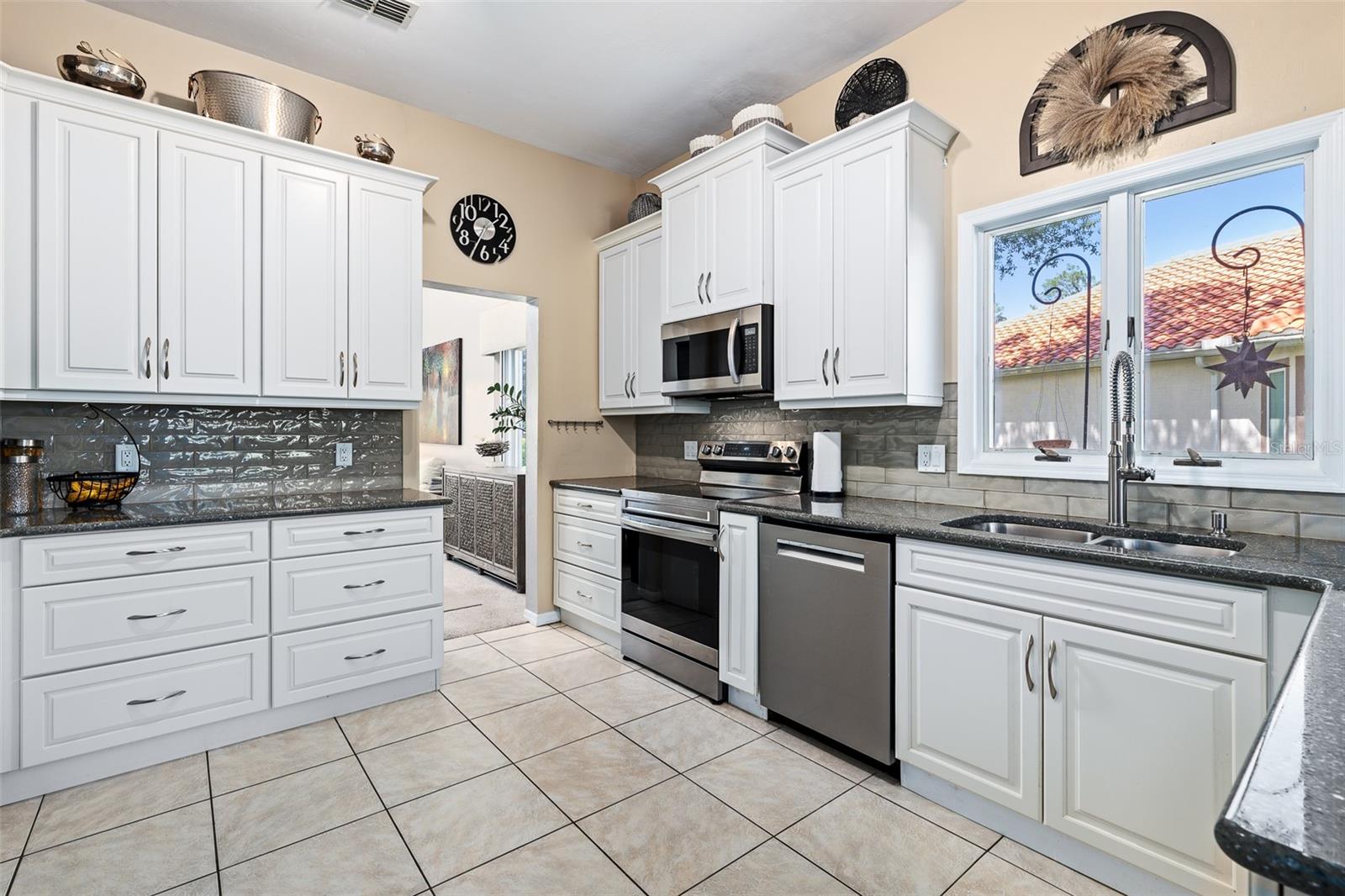 410 Long Cove Ct Property Photo 19