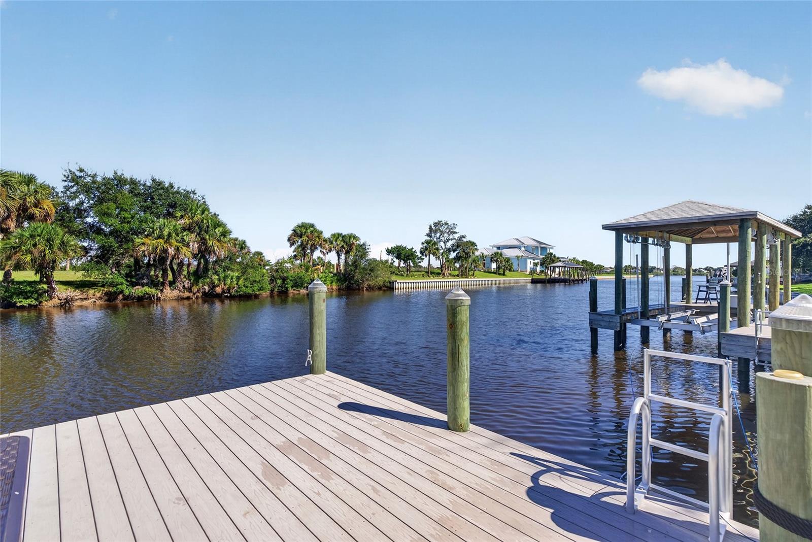 121 Seaside Pt Property Photo 4