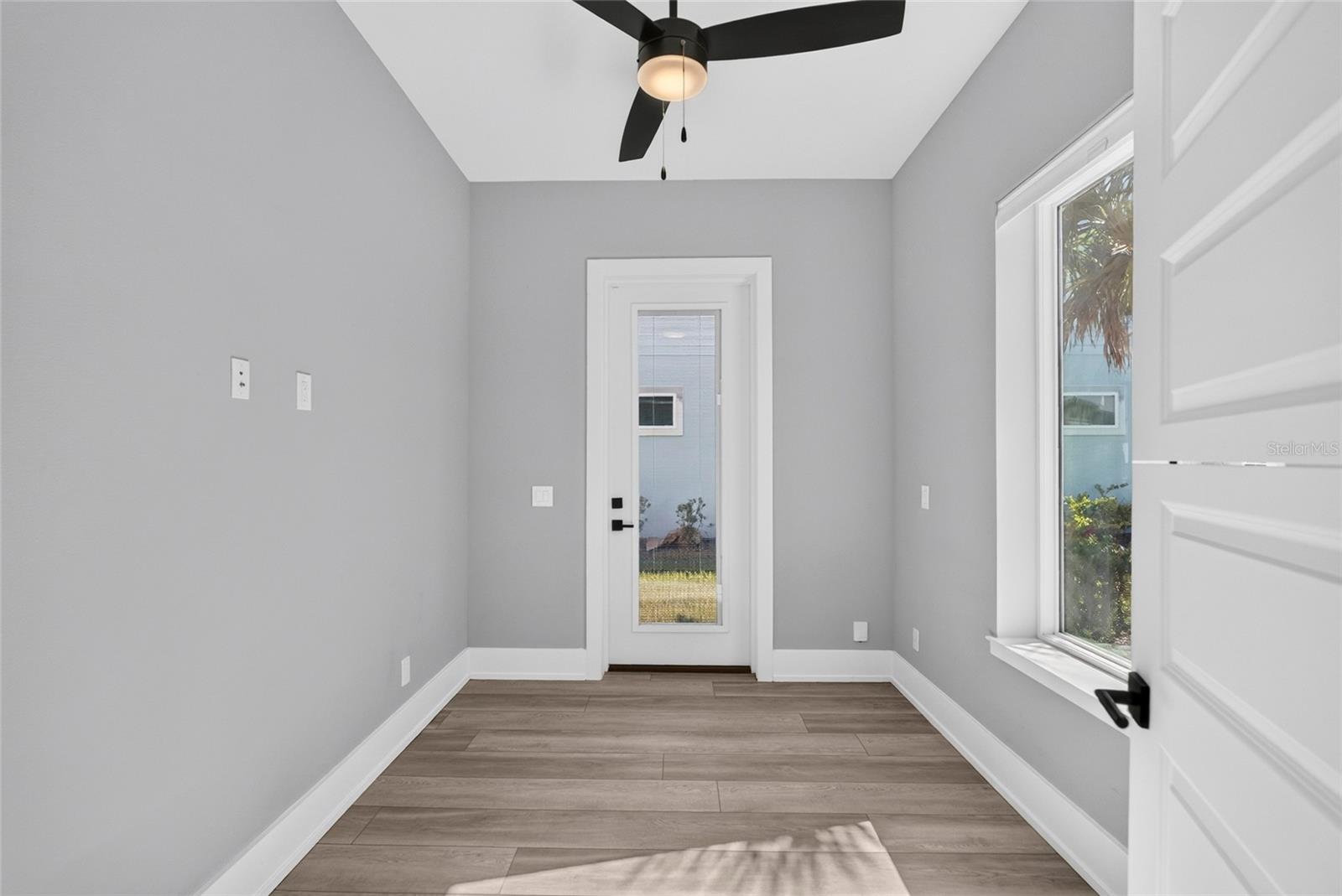 121 Seaside Pt Property Photo 14